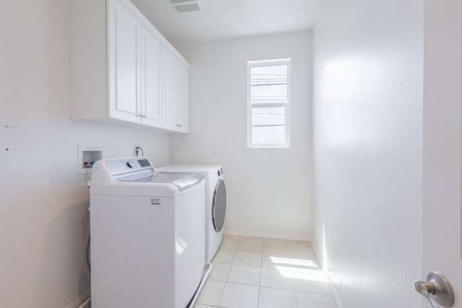 Building Photo - 16220 Retreat Ct