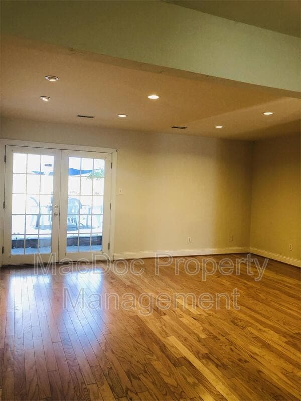 Building Photo - 405 Olde Greenwich Cir