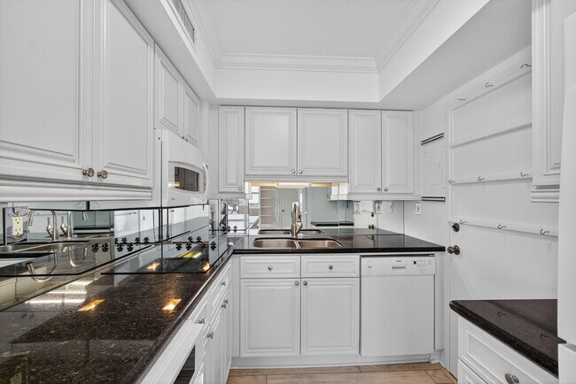 Building Photo - 2600 N Flagler Dr