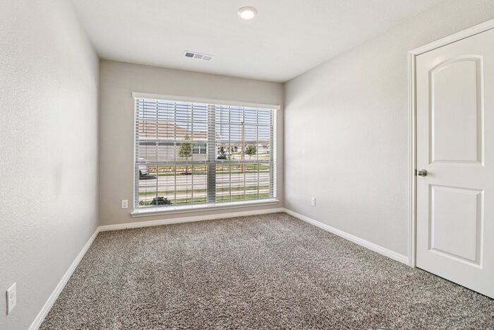 Building Photo - 720 Trinity Trl