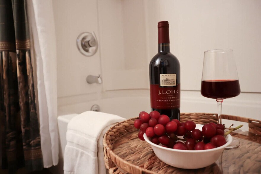 Building Photo - 455 Village Rd