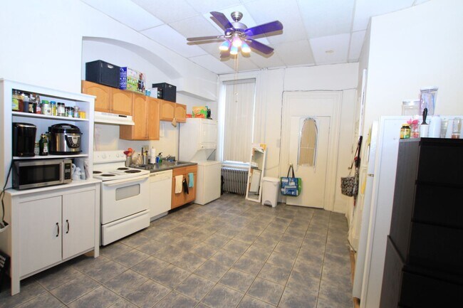 Building Photo - 2004 Chestnut St