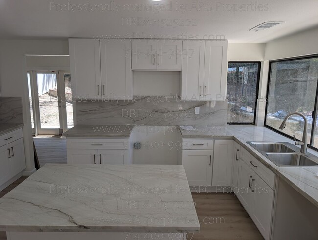 Building Photo - 289 S Solomon Dr