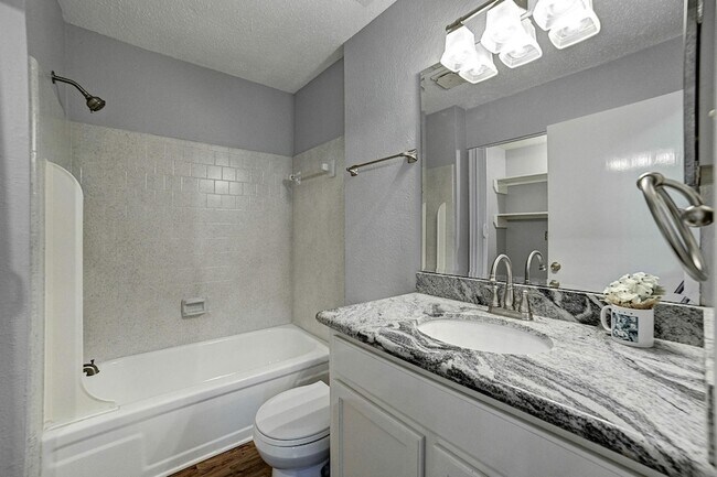 Building Photo - 2615 Lively Ln