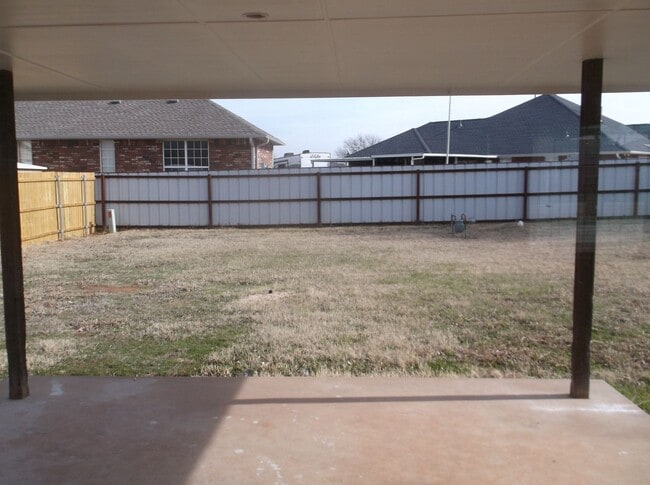 Building Photo - Nice 3 bed, 1.5 baths, 2 car garage