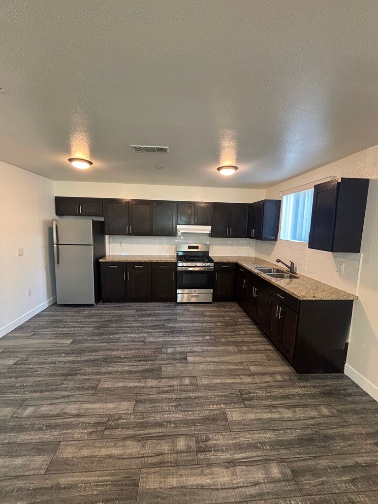 Building Photo - 457 E 30th St