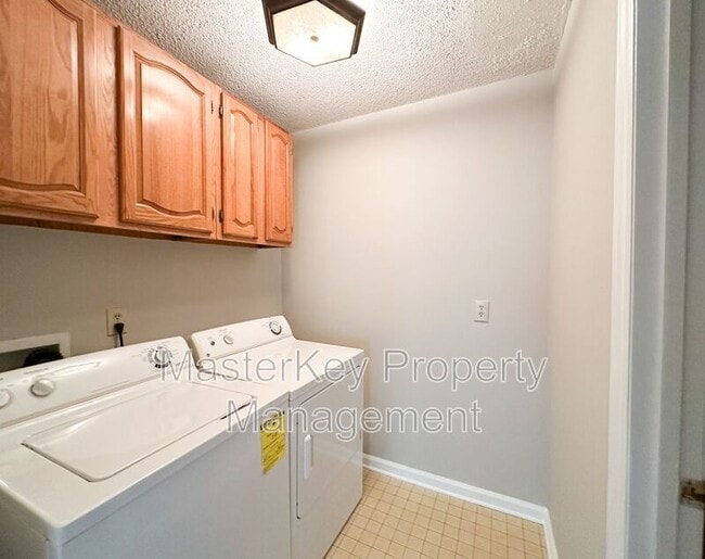 Building Photo - 3632 Manford Dr