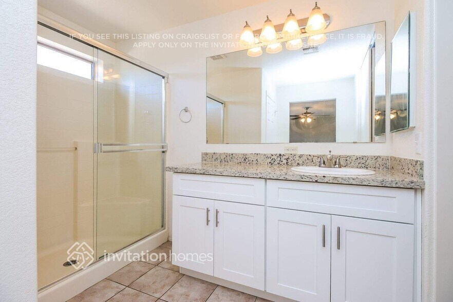 Building Photo - 2578 E Bellerive Dr