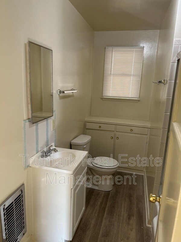 Building Photo - 1451 E Broadway