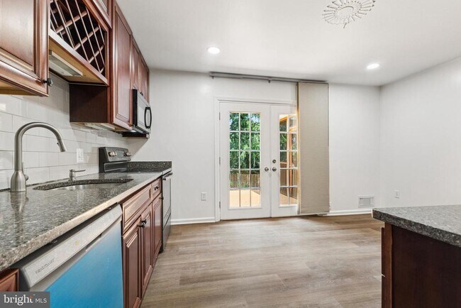 Building Photo - 8326 Briar Creek Dr