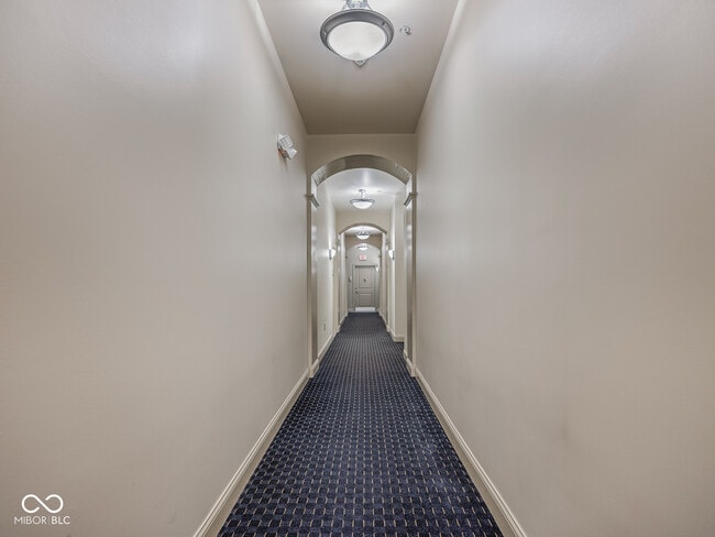 Building Photo - 450 E Ohio St