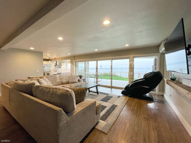 Building Photo - 4 br, 2 bath House - 1002 43rd St NW -