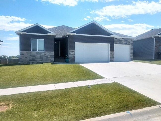Primary Photo - 5 Bedroom/3Bath Single Family Home