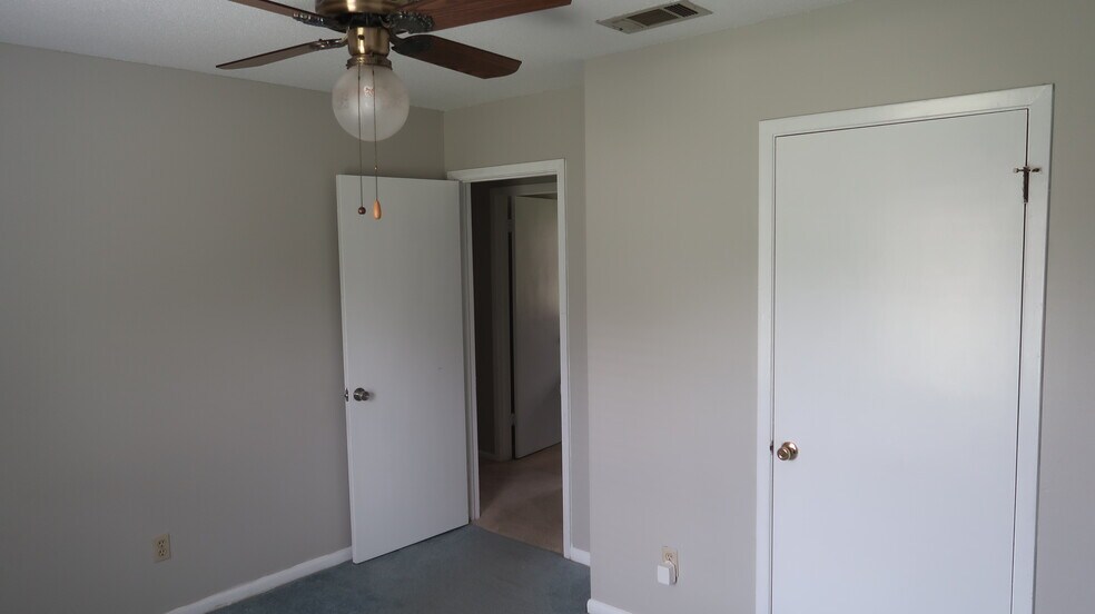 Building Photo - 8130 Kimberlin Dr S