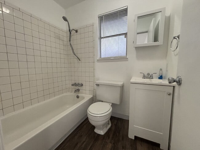 Building Photo - Cozy 1 Bedroom Apartment close to Downtown Oakdale!