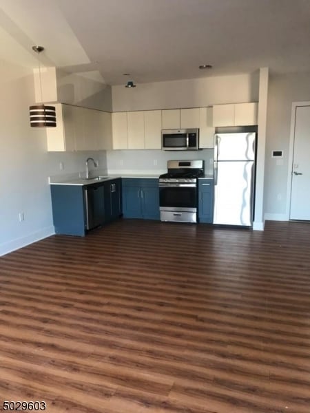 Building Photo - 1140 E St Georges Ave