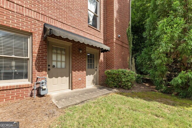 Building Photo - 5170 Deerlake Dr