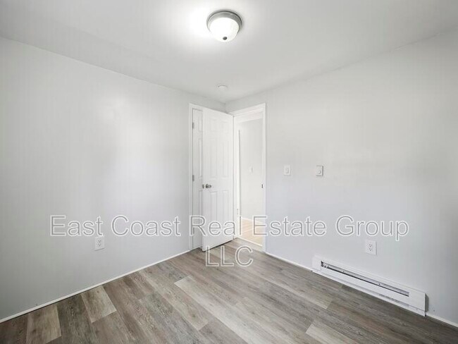 Building Photo - 528 Hack Wilson Way