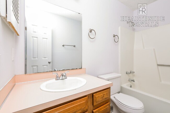 Building Photo - 143 W Victoria Ct