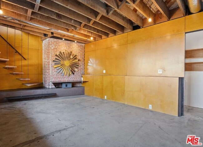 Building Photo - 8663 Nash Dr