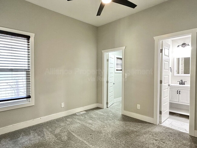 Building Photo - 823 Sahwatch St