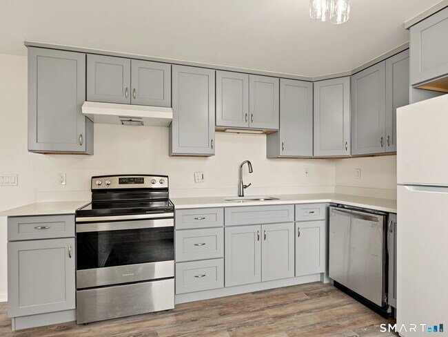 Building Photo - 108 Kenwood Ave