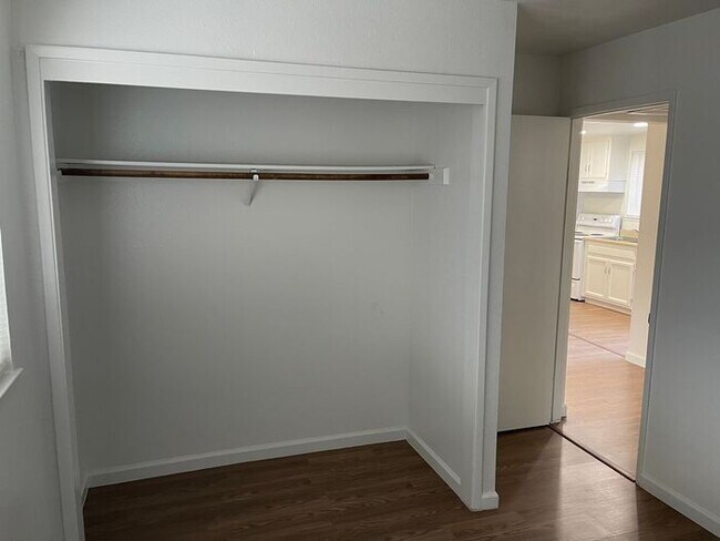 Building Photo - Modesto 2 Bedroom 1 Bathroom Town Home