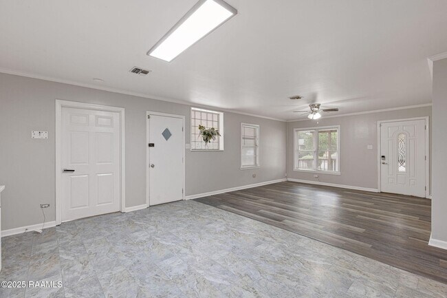 Building Photo - 509 San Jacinto Cir