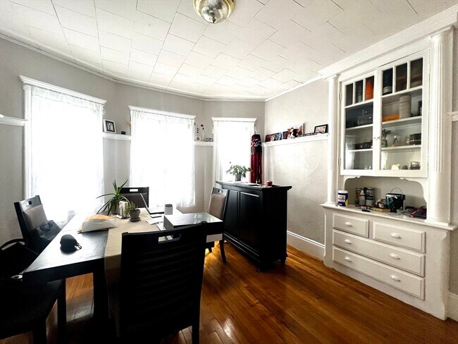 Building Photo - 12 Bailey St