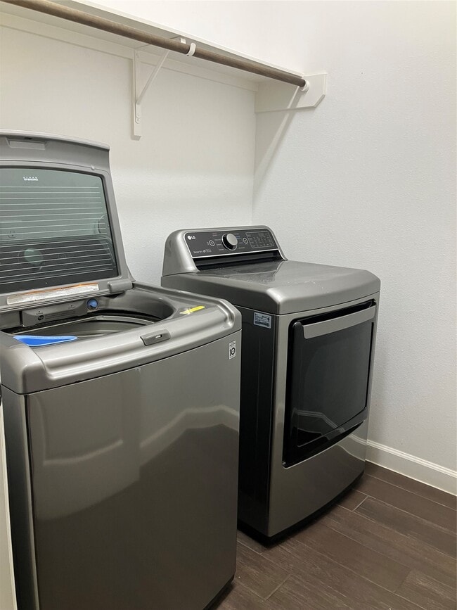 Building Photo - 131 Castlegate Ln