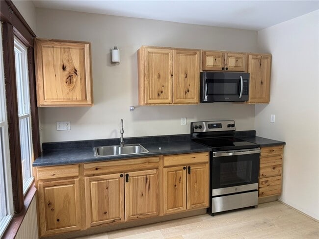 Building Photo - 414 Walnut St