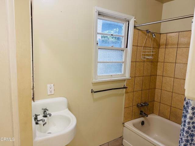 Building Photo - 9173 Las Tunas Dr