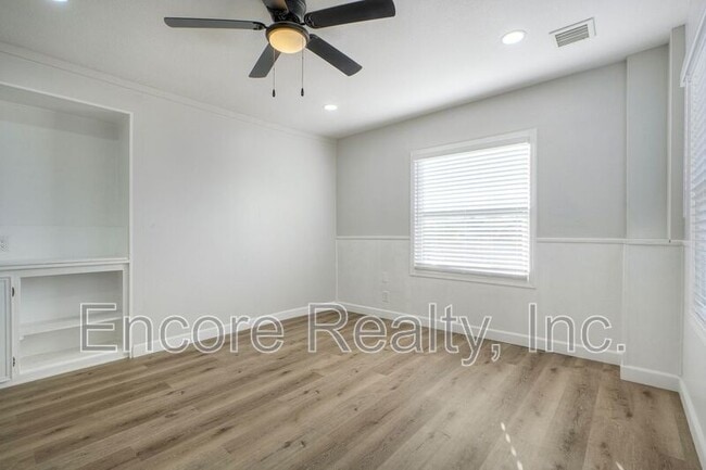 Building Photo - 303 3rd Ave