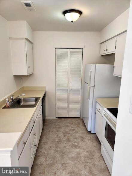 Building Photo - 103 Lucas Ln