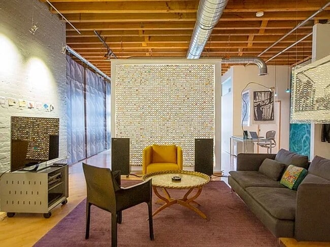 Building Photo - Beautifully 2-Bedroom Condo in Boston