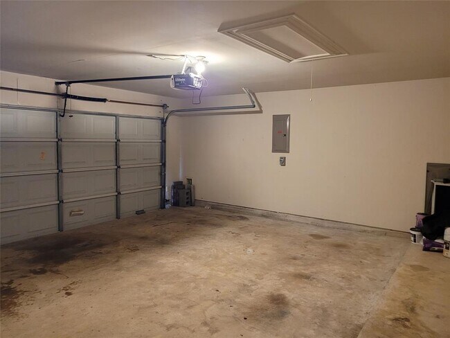 Building Photo - 6619 Halcyon Days Dr