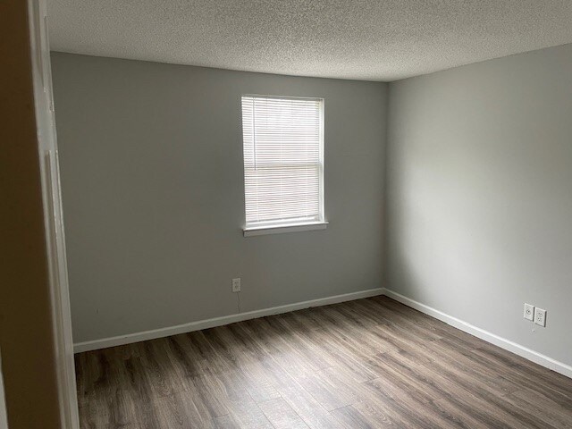 Building Photo - 1301 Neelys Bend Rd