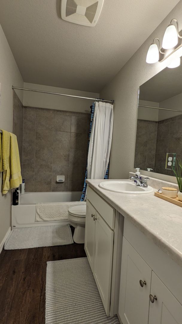 Building Photo - IMMACULATE 4 BED/2.5 BATH CUSTOM BUILT HOME IN SKYLINE RIDGE!