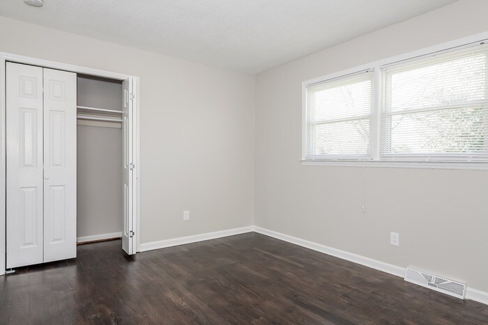 Building Photo - 2518 Fairgreen Dr