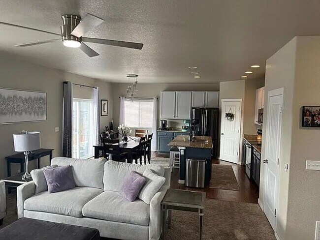 Building Photo - 7691 Barraport Dr