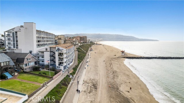 Building Photo - 615 Esplanade