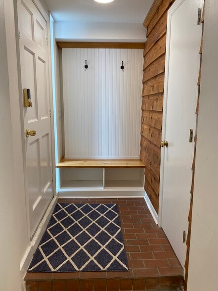 Building Photo - 2675 Acorn Ave NE