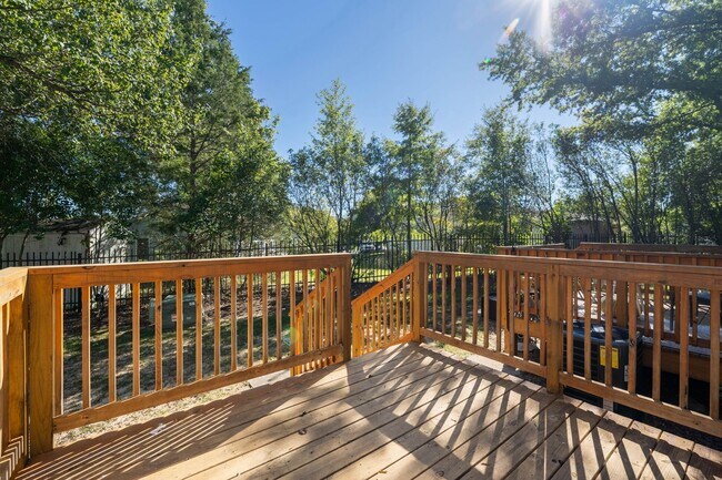 Building Photo - 16 Hayti Ln