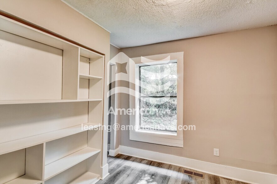 Building Photo - 633 84th St S