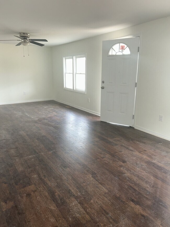 Building Photo - 721 Pickens Dr