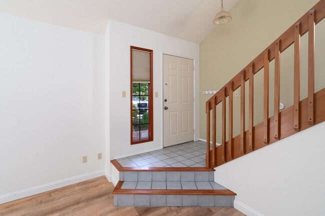 Building Photo - 4-Bedroom Home 2.5 Bathrooms, Mount Vernon