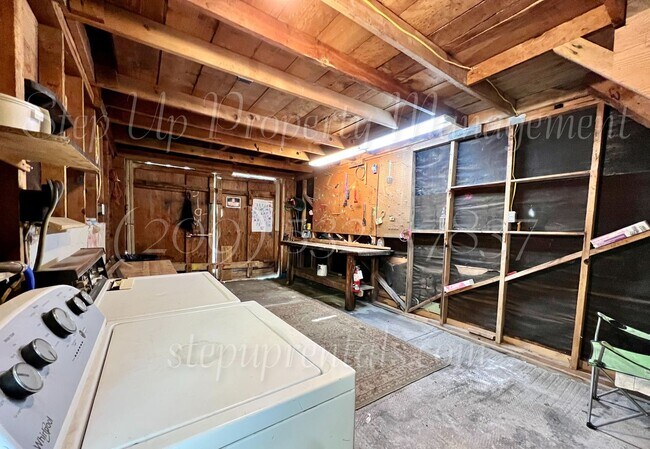 Building Photo - 2 Bedroom 1 Bath Duplex In Sierra Village ...