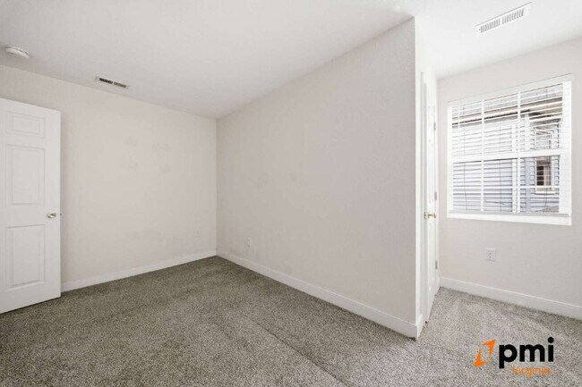 Building Photo - 4 BEDROOM 2 BATH RENOVATED HOME IN NORFOLK, PETS ACCEPTED