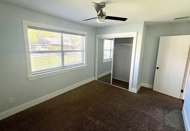 Building Photo - 309 Kepner Dr NE