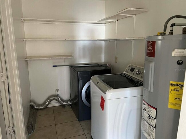 Building Photo - 1662 Cresthaven Ave